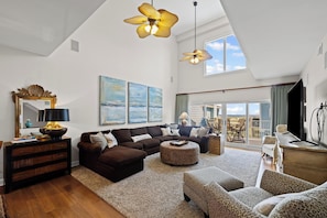 Smart TV - Portside Villas Perfect 10- Gulf Side w/Gulf Views- Steps to Beach + Pool (Pensacola Beach)