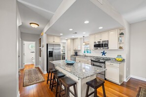 Private kitchen - Portside Villas Perfect 10- Gulf Side w/Gulf Views- Steps to Beach + Pool (Pensacola Beach)