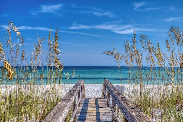 Beach - Portside Villas Perfect 10- Gulf Side w/Gulf Views- Steps to Beach + Pool (Pensacola Beach)