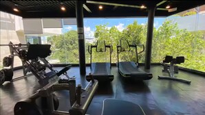 A gym with cardio equipment, weight machines, and a treadmill. - Jungle Vibes Studio in Tulum / Private (Tulum)