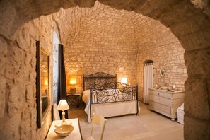 5 bedrooms, in-room safe, iron/ironing board, free WiFi - Masseria Le Cerase – An Apulian Masseria for 10 People (Conversano)