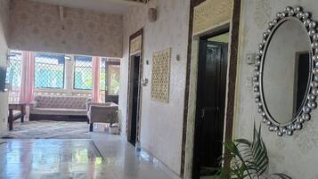 House, 4 Bedrooms, Accessible, Smoking | Interior