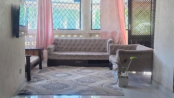 Nhà, 4 phòng ngủ, phù hợp cho người khuyết tật, hút thuốc | Phòng khách