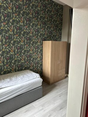 Enkeltrom, hageutsikt | Innvendig