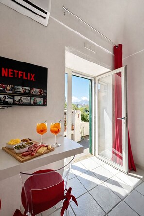 Dining - Vrbo Property (Meta)