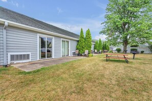 Outdoor dining - Family Suite with Patio at Indiana Beach Hotel (Monticello)