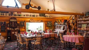 Habitación, vista a la montaña | Restaurantes