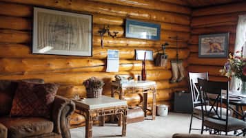 Cabin | Desk, laptop workspace, free WiFi, bed sheets