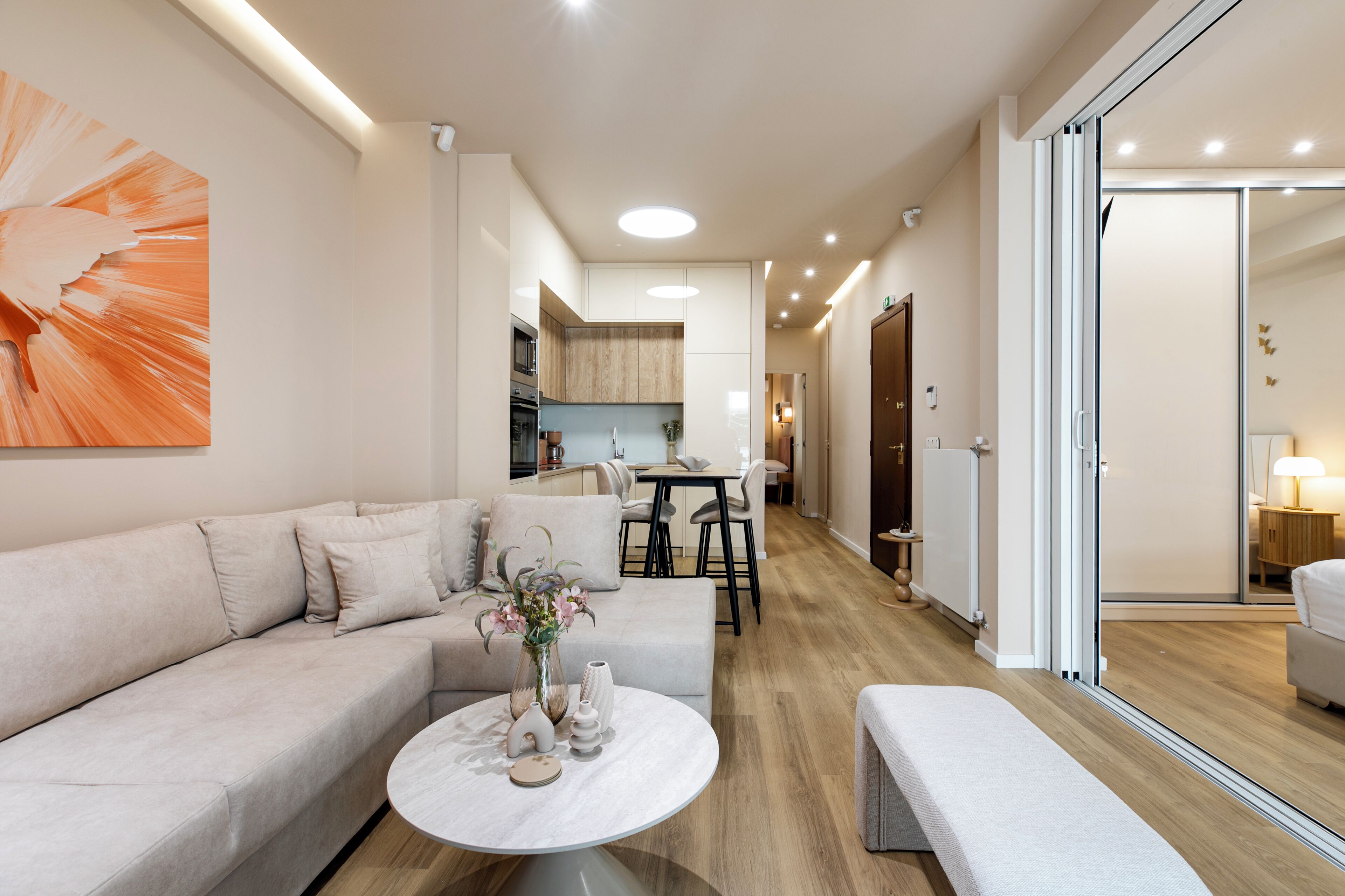 Appartamento Superior, vista città | Area soggiorno | Smart TV 45 pollici con canali digitali, Netflix, servizi in streaming