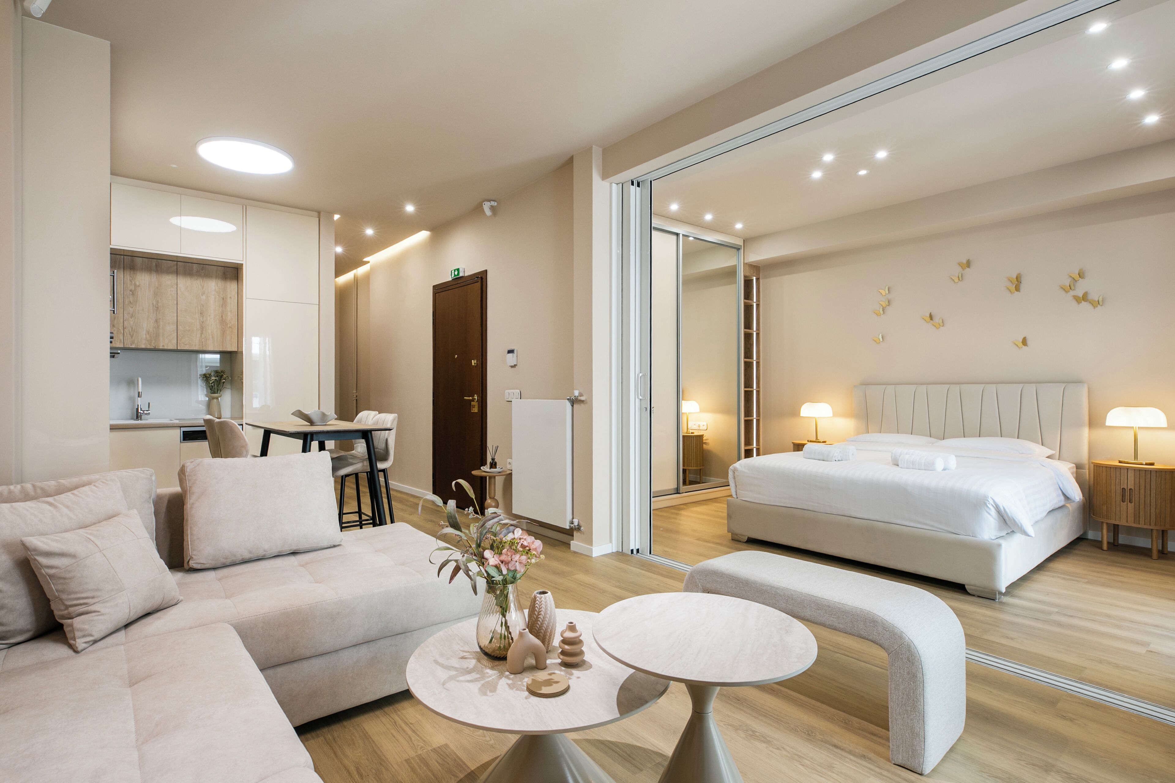 Appartement Supérieur, vue ville | Coin séjour | TV connectée de 45 pouces avec chaînes numériques, Netflix