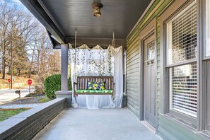 Terrace/patio - Atlanta Basecamp | Pet-Friendly | Walkable (Atlanta)
