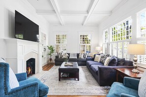 TV, fireplace - Hot Tub + Fire Pit + EV Charger | Walk Score 87 (Atlanta)