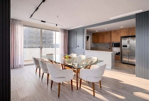 Dining - Stylish Loft, Balcony and City Views with Parking (Guayaquil)