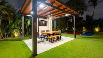 Comfort Villa | Outdoor dining
