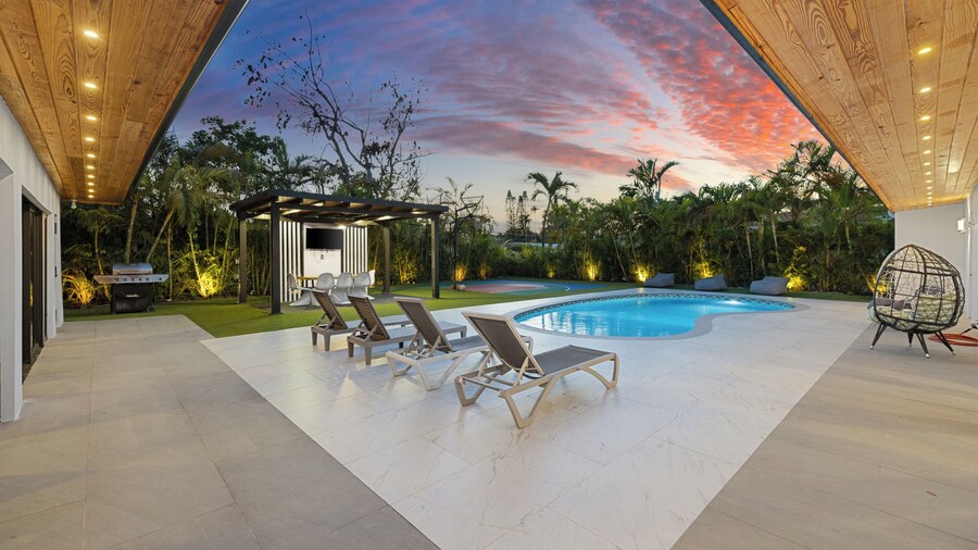 Villa Solara | Pool · Cinema · Basketball Court