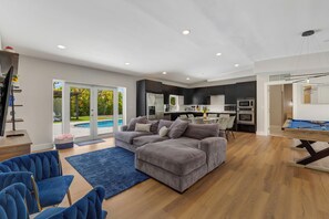 Living area - Villa Solara | Pool · Cinema · Basketball Court  (North Miami Beach)