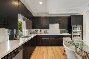 Coffee/tea maker - Villa Solara | Pool · Cinema · Basketball Court  (North Miami Beach)