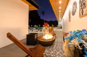 Fireplace - Villa Mayami by Glam Homes (North Miami Beach)