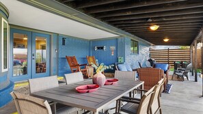 Outdoor dining - FIFA-3 mi-Cowboys/Rangers Complex, 6-Flags, TX Live (Grand Prairie)
