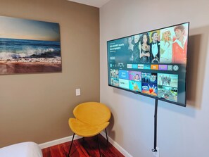 Room - Ascent / King Bed / Ensuite / Elevator / Center (Philadelphia)