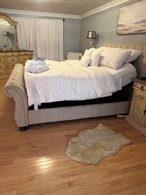 4 bedrooms, iron/ironing board, WiFi, bed sheets - Spacious 4-bedroom house in pleasant Rahway with AC (Rahway)