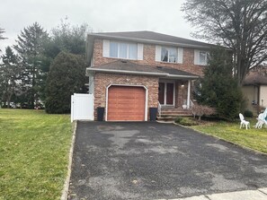 Exterior - Spacious 4-bedroom house in pleasant Rahway with AC (Rahway)