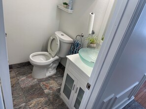 Towels - Spacious 4-bedroom house in pleasant Rahway with AC (Rahway)