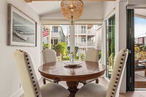 Dining - Steps to Sand | FIFA 2026 Beach Home (Manhattan Beach)