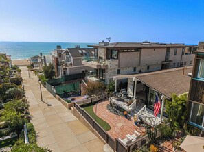 Outdoor dining - Steps to Sand | FIFA 2026 Beach Home (Manhattan Beach)
