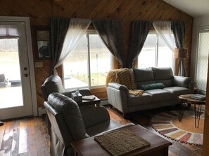 Living area - Hudson River Oasis (Stillwater)