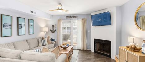 TV, fireplace