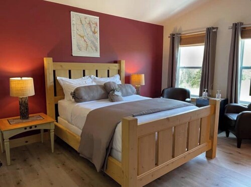 Adorable 1-bedroom bed & breakfast in Naples, Queen bed, Private Bathroom