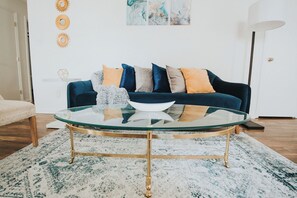 Living area - 12 Min Walk to Downtown, Peaceful Cozy Home (Raleigh)