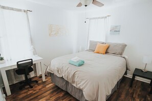 Room - 12 Min Walk to Downtown, Peaceful Cozy Home (Raleigh)