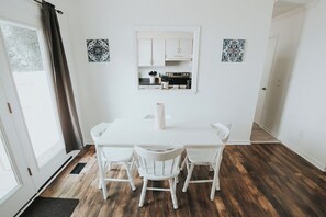 Dining - 12 Min Walk to Downtown, Peaceful Cozy Home (Raleigh)