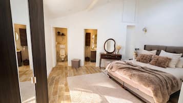 2 bedrooms, desk, iron/ironing board, travel cot