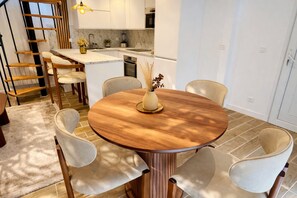 Dining - Vrbo Property (Franconville)