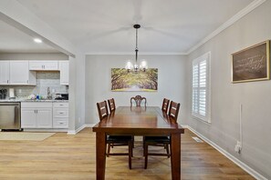 Dining - Hoover Furnished Stay | Families & Pros (Hoover)