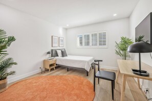 Room - Pacific Pool Villa (Mission Viejo)