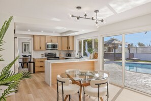 Dining - Pacific Pool Villa (Mission Viejo)