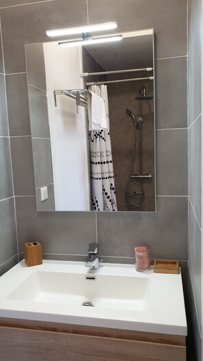 Hair dryer, towels - Appartment 3 bedroom clode to lagoon and shops (Saint Paul)