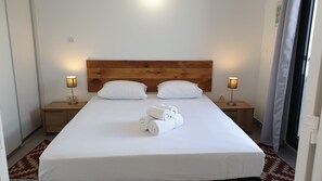3 chambres, fer et planche à repasser, Wi-Fi, draps fournis