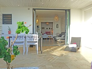 Outdoor dining - APP. LA ROSE, pool , sea view (Petite Île)