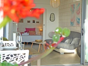 Interior - APP. LA ROSE, pool , sea view (Petite Île)