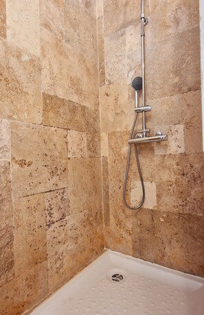 Shower, hair dryer, towels - Appartement Le Bel avec terrasse, incredible sea view and pool space (Petite Île)