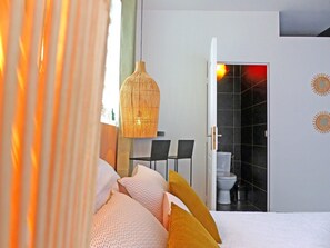 1 bedroom, iron/ironing board, travel crib, WiFi - APPARTEMENT ZIRONDEL, pool , sea view (Petite Île)