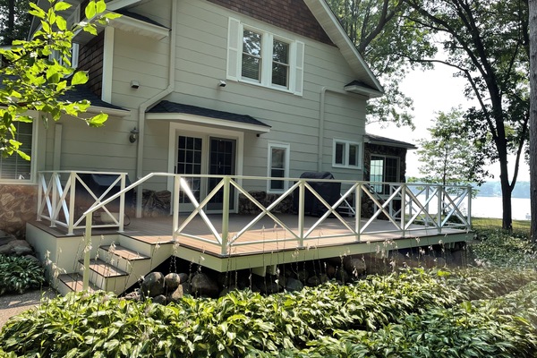 Side entrance / deck