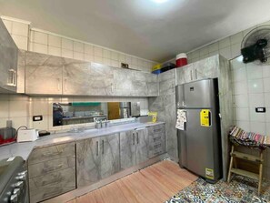 Private kitchen - Pyramids & GEM View Tamara's Luxury Giza Apartmtment (Giza Governorate)