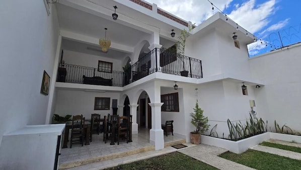 Exterior - Casa Linda  (Antigua Guatemala)