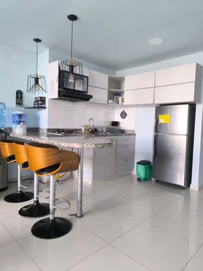 Private kitchen - CARTAGENA-Vista al Laguito 🌅 | Remodeled | VRBO Ready | Steps from the beach. (Cartagena de Indias)